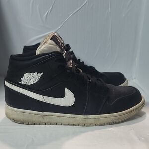 Nike Air Jordan 1 Sneaker Mid Black White  SZ 10.5 (Pre-owned/No Box)
